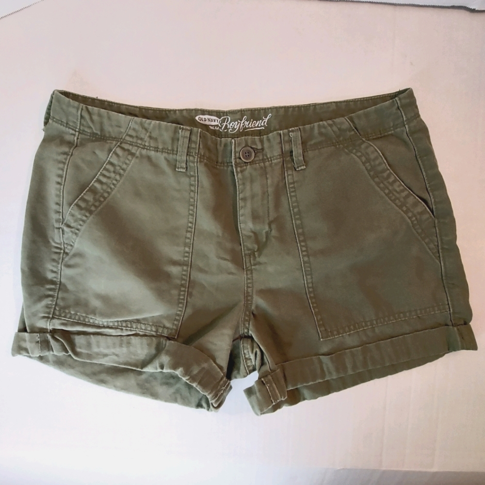 American eagle kaki shorts size 12. Girls